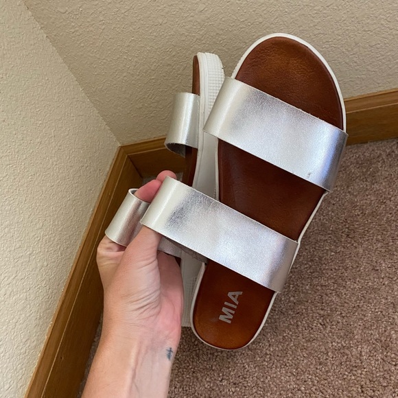 Silver Platforms - Picture 2 of 3